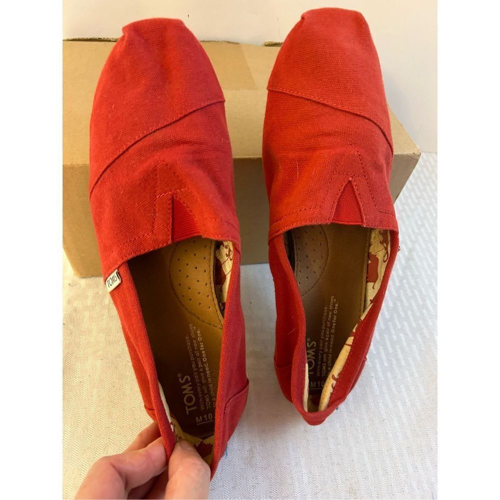 Toms red flatโshoes Mensโ size 10